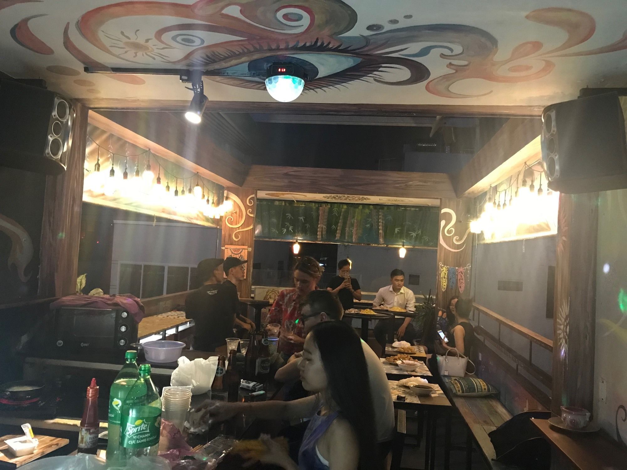Wanderlust Saigon Hostel & Rooftop Bar Cidade de Ho Chi Minh Exterior foto