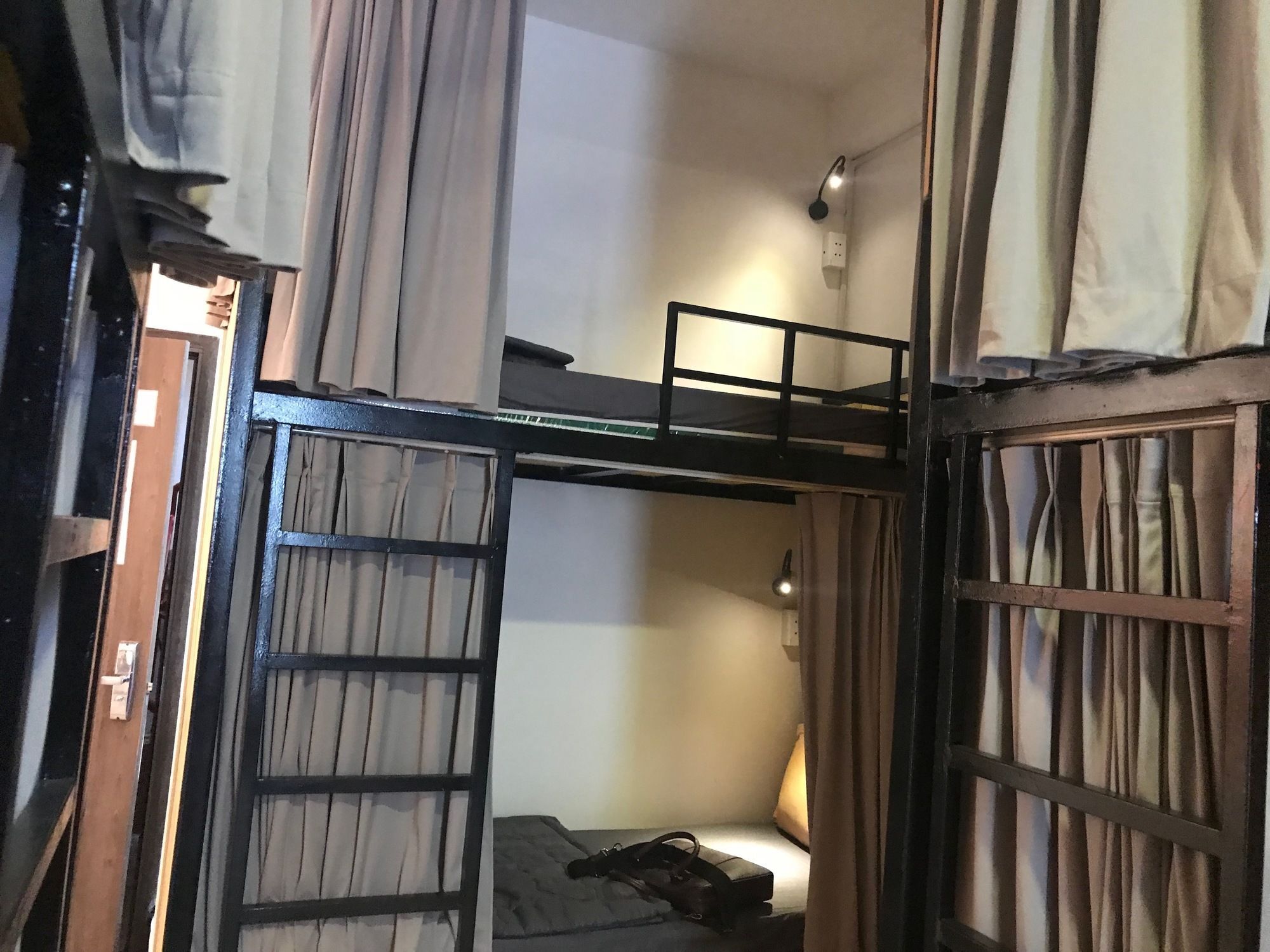 Wanderlust Saigon Hostel & Rooftop Bar Cidade de Ho Chi Minh Exterior foto